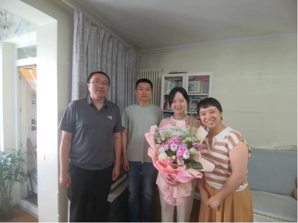城市慰问女教师.jpg